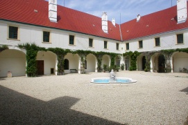 Schloss & Gutshof Loosdorf