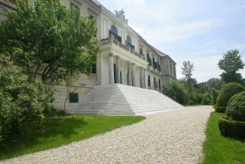 Schloss & Gutshof Loosdorf