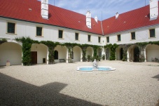 Schloss & Gutshof Loosdorf