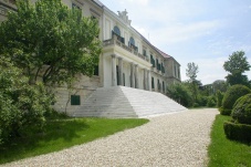 Schloss & Gutshof Loosdorf