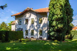 2-Familienhaus mit großem Garten im Dorfverband