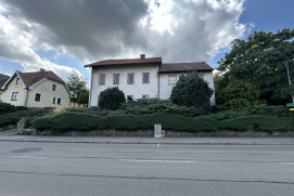 2-Familienhaus mit großem Garten im Dorfverband