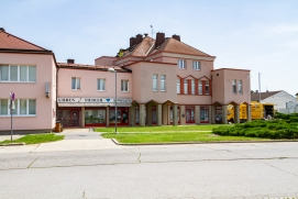 Hohenau Rathaus und Ortskern