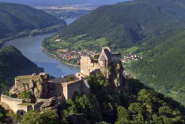 UNIVERSUM: WACHAU - LAND AM STROME