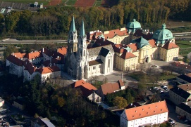 WO SICH HIMMEL UND ERDE BEGEGEN - 900 JAHRE KLOSTERNEUBURG